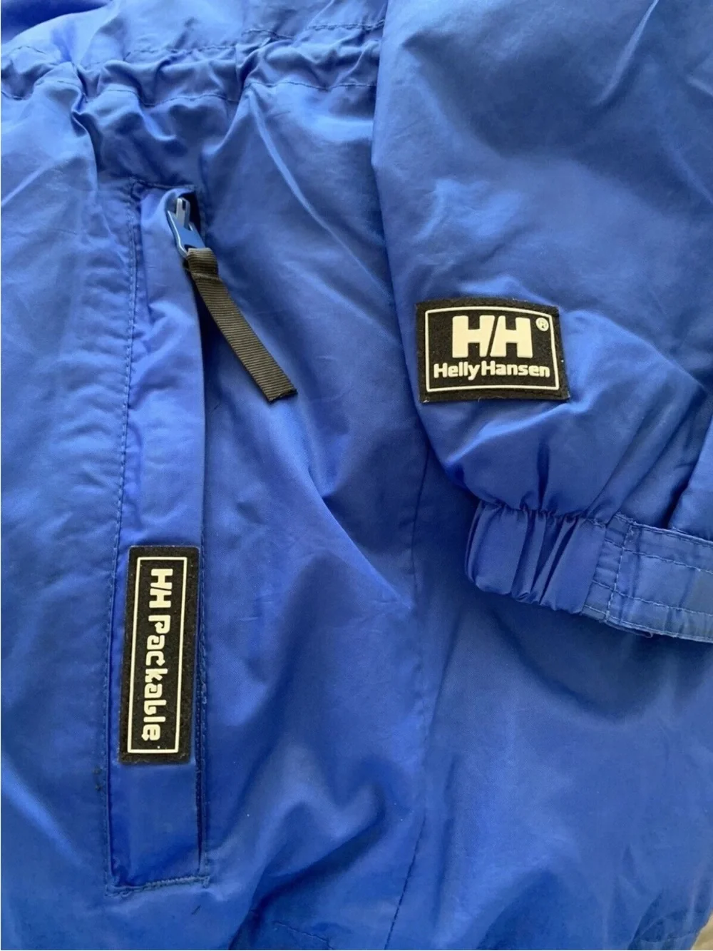 Helly Hansen Men’s Royal Blue Hooded Rain Jacket size small.